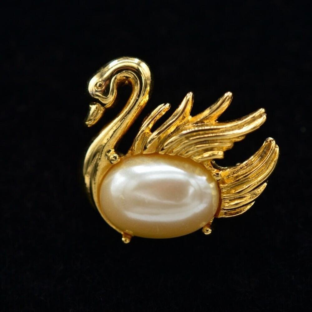 Richelieu Vintage Small Swan Pin Brooch Pearl Gold Elegant Signed 1980s BinAC